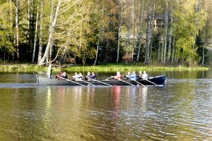 Aikuispartio lähti kirkkoveneellä matkaan