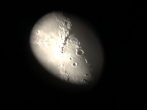 Kuun kraatereita ja tähtisumua